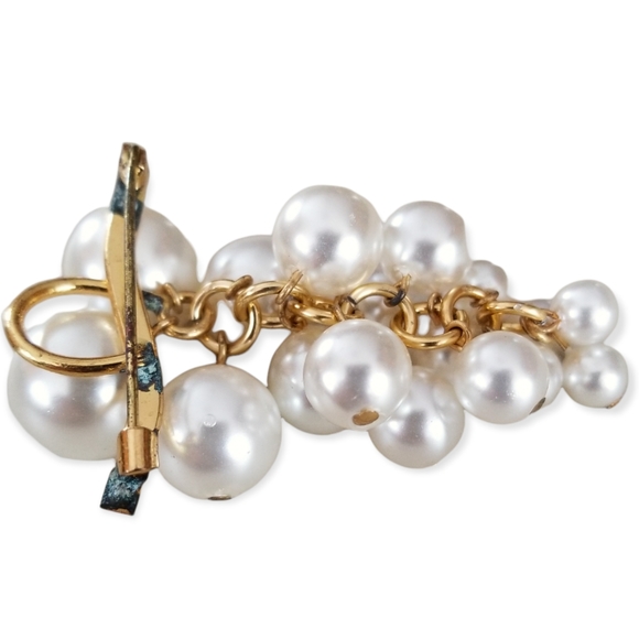 Vintage 1950s Mid Century Faux Pearl Cluster Gold Tone Metal Brooch Pin - Picture 9 of 10